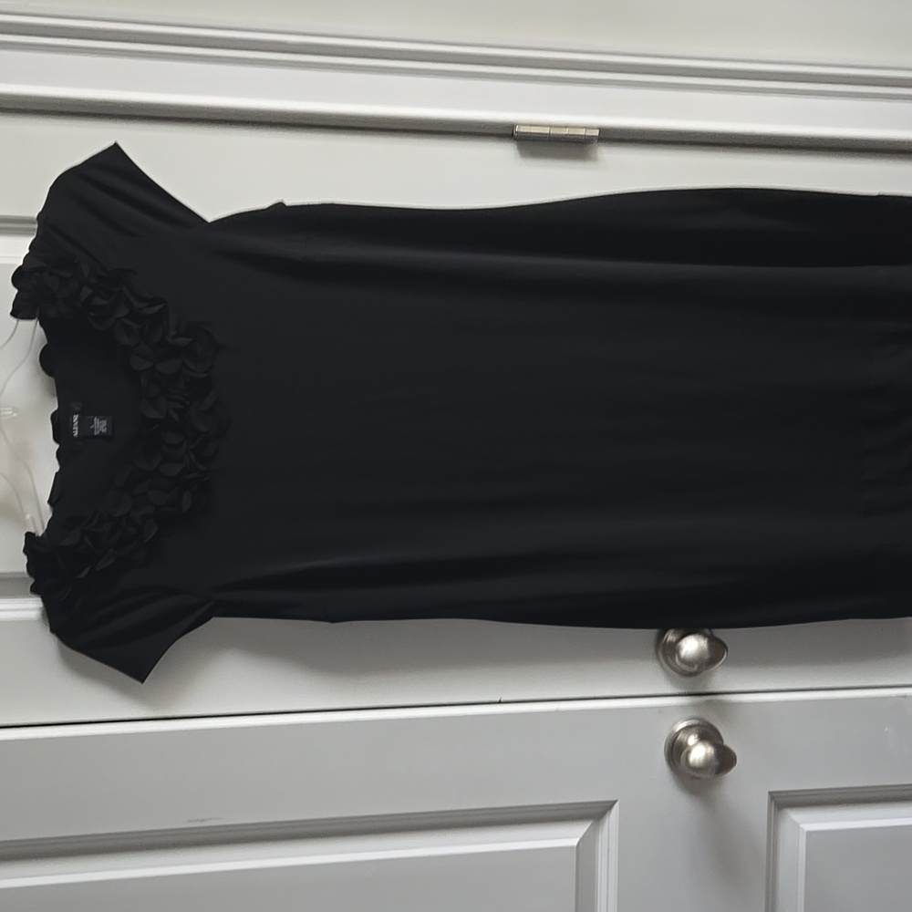 Alfani Dress Women's Size L Black Sheath Floral Ruffled Neckline Cap Sleeve